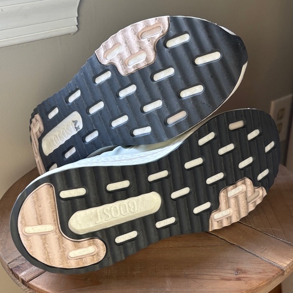 Adidas Boost women’s size 11 Cream, light pink and Gray sneakers - Picture 6 of 7